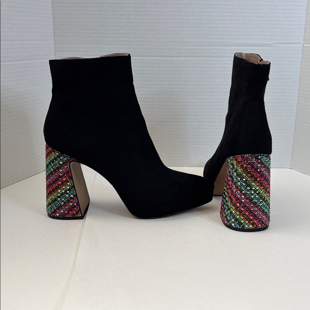 🔵”LIKE NEW” Betsey Johnson Black Ankle Boots with Colorful Heels - Picture 2 of 12